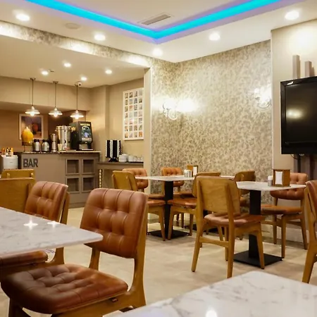Raymond Hotel Old City-2
